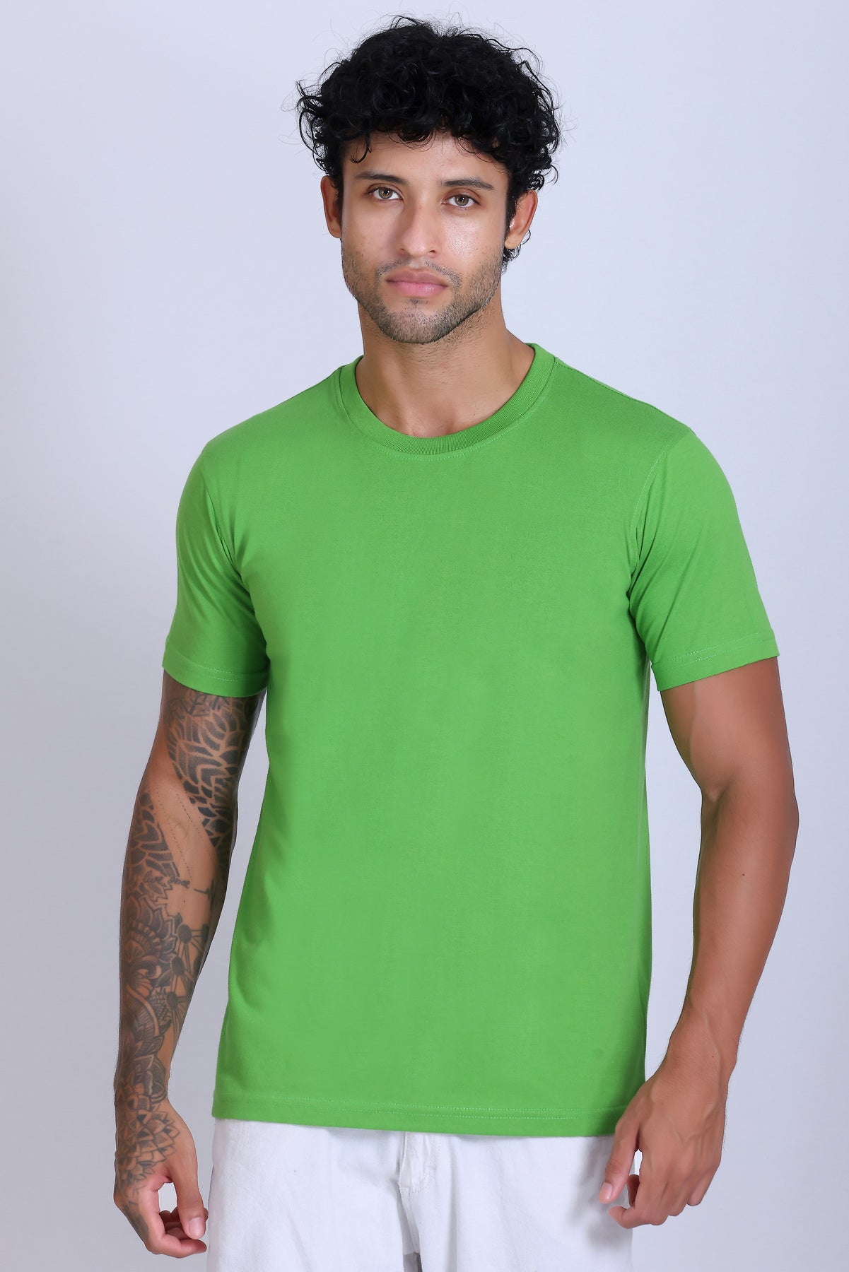 PIKMEE Skinta Bio Wash Crew Neck T-Shirt in Parrot Green - image 1