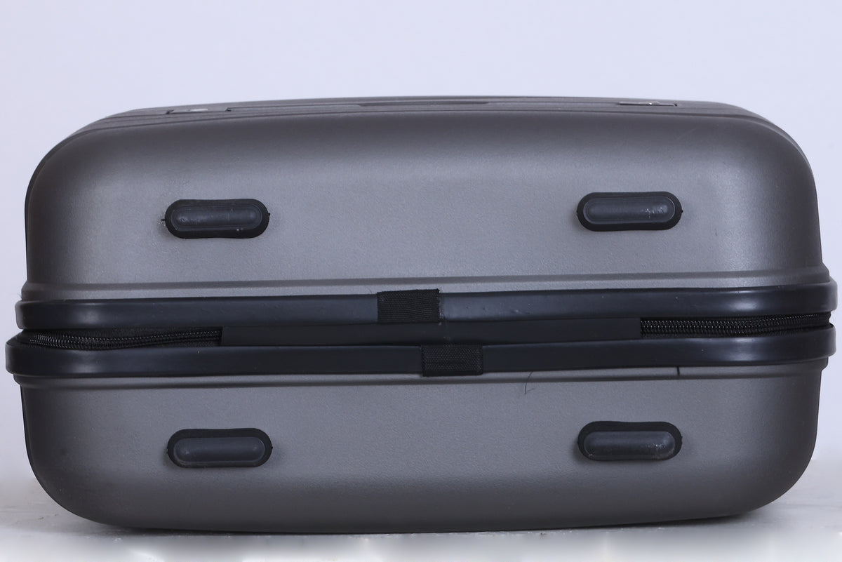 Winbarg One Day Travel Kit - Hard Shell Travel Bag - Silver